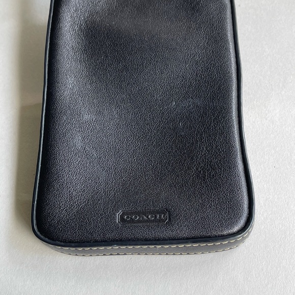 Black kid leather Coach wristlet - Picture 2 of 4